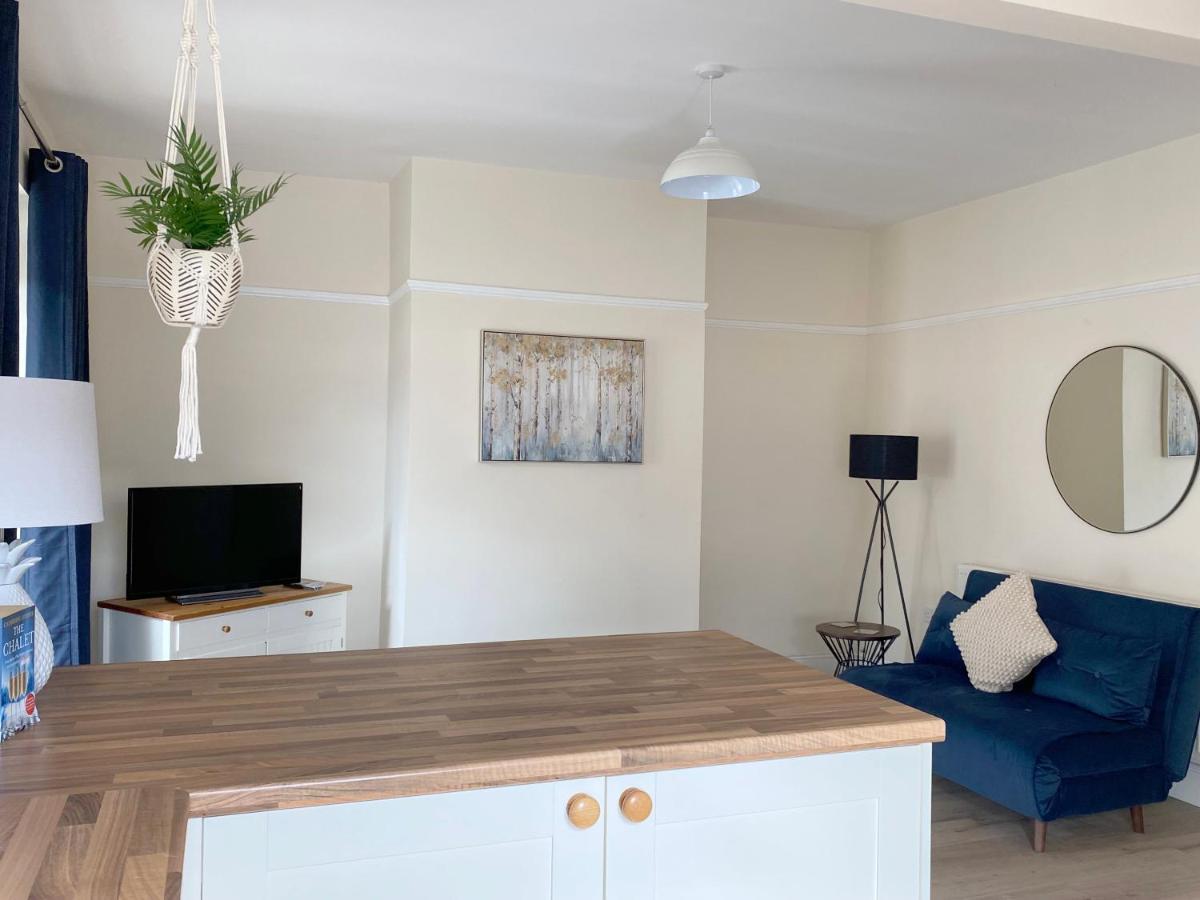 Guest house 1 Ashford Road Redhill (Somerset)