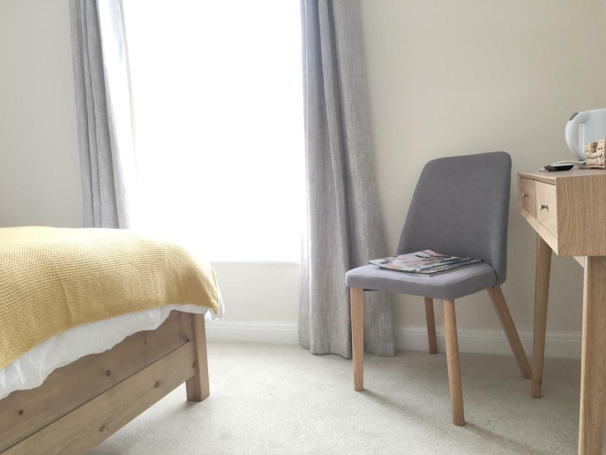 Guest house 1 Ashford Road Redhill (Somerset)