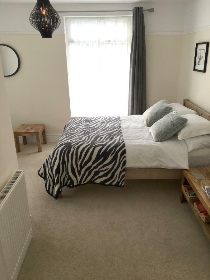 Guest house 1 Ashford Road Redhill (Somerset)
